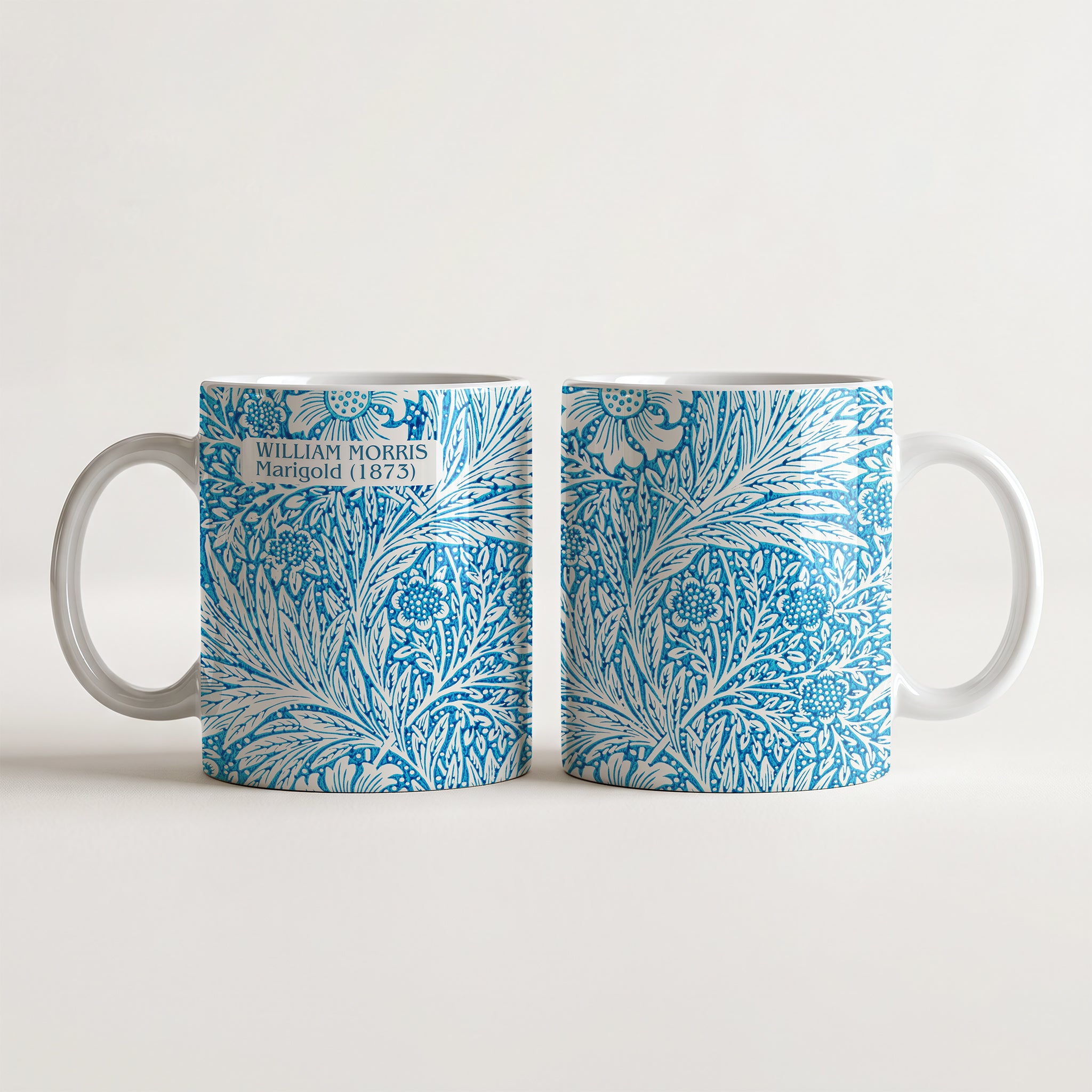 Kubek ceramiczny z nadrukiem wzoru William Morris Marigold 1873 z błękitno-białym motywem roślinnym