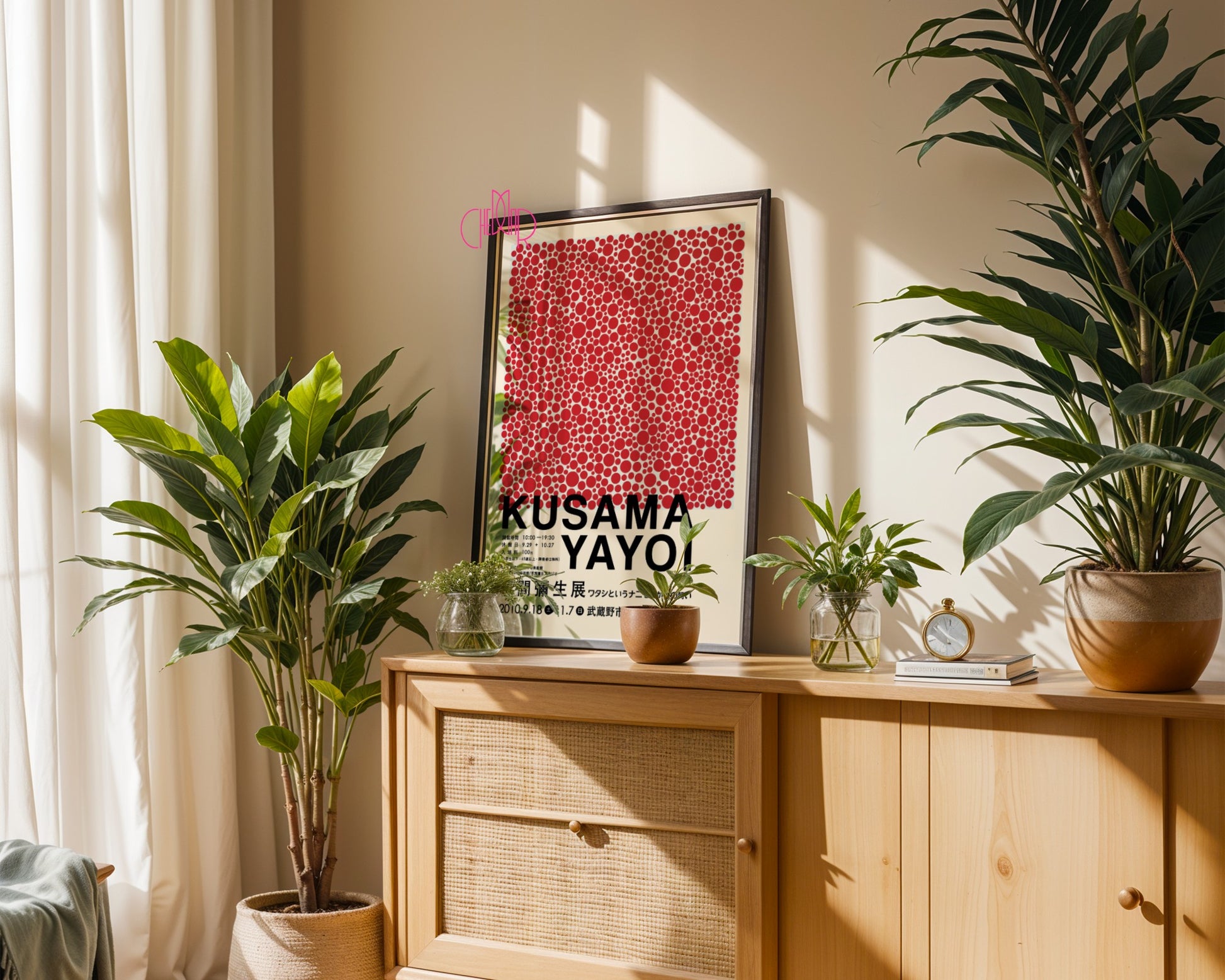 Plakat Yayoi Kusama, Red Polka Dots, beżowe tło